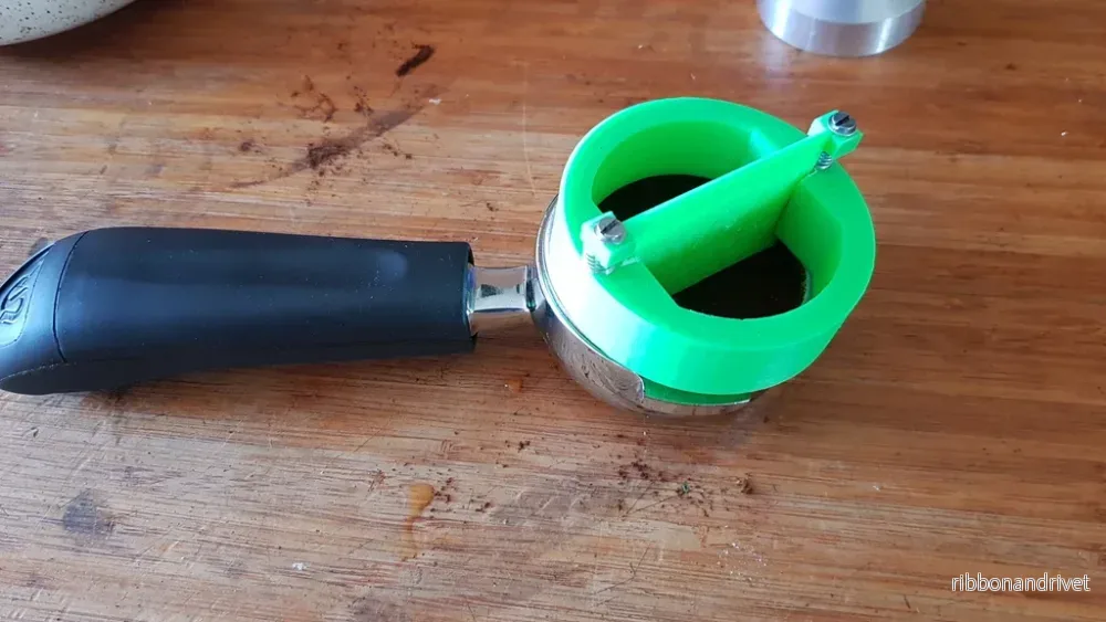 Justerbart verktyg för utjämning av espressopulver för 58 mm portafilter