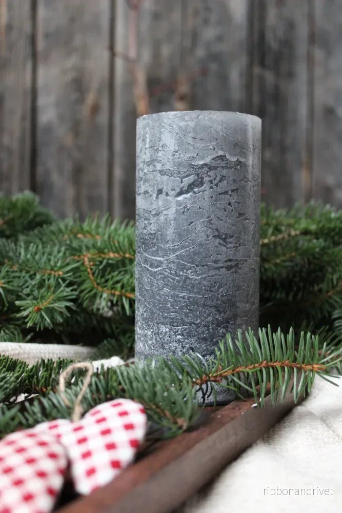 Genomfärgat blockljus, grafitgrå – handgjort rustikt ljus 15 cm Genomfärgat blockljus, grafitgrå – handgjort rustikt ljus 15 cm