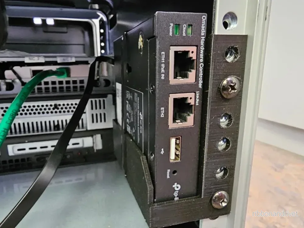 Omada OC200 Vertikal rackmontering