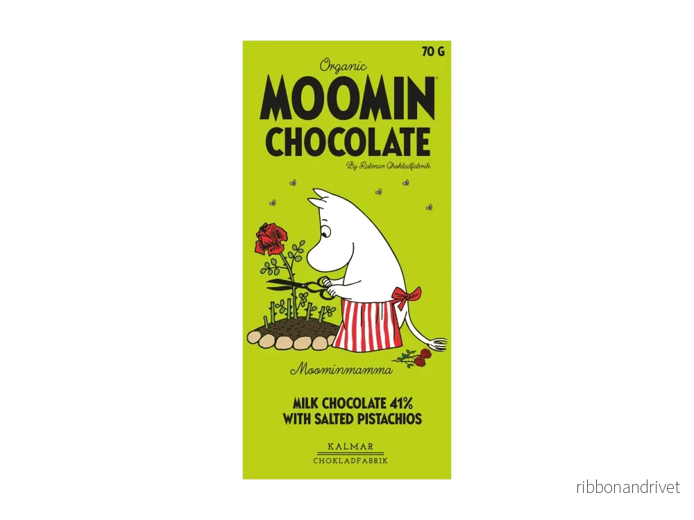 Kalmar Chokladfabrik – Organic Moomin Chocolate Moominmamma – Mjölkchoklad 41% med pistage och salt Kalmar Chokladfabrik – Organic Moomin Chocolate Moominmamma – Mjölkchoklad 41% med pistage och salt