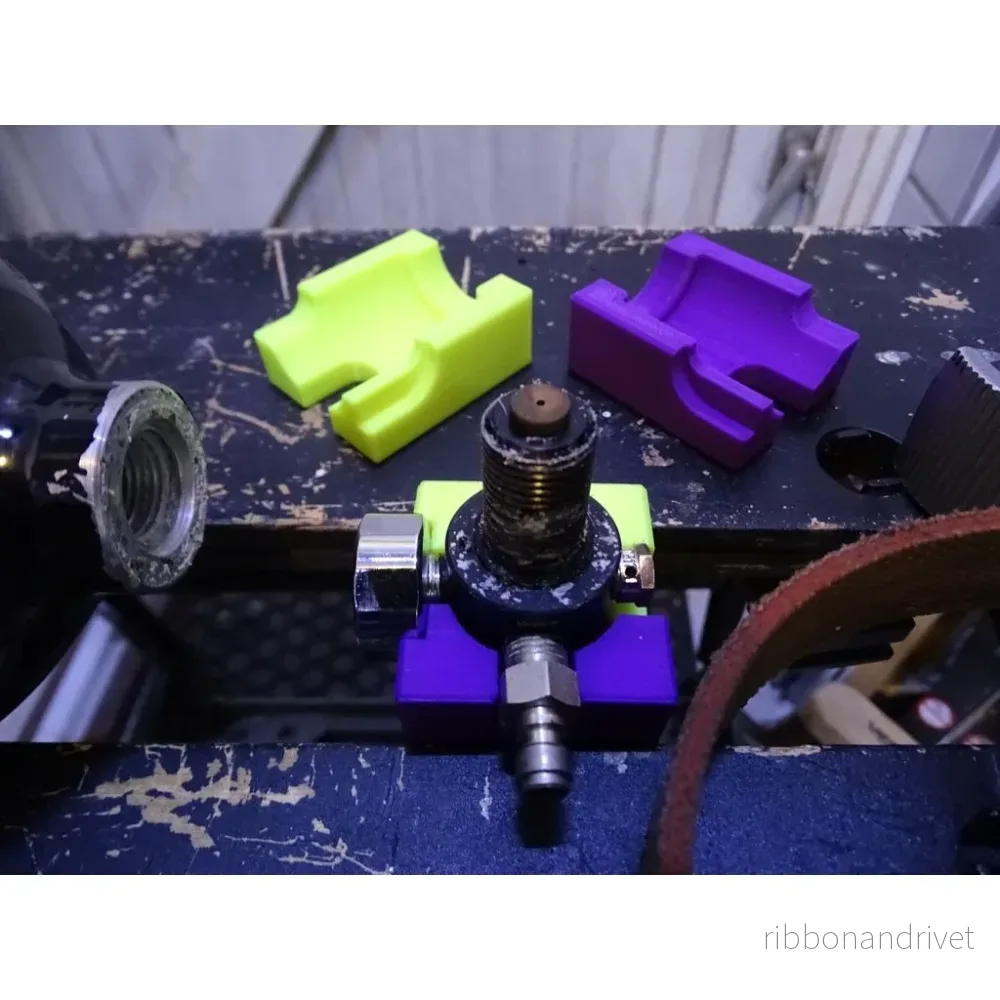 Verktyg för demontering av paintball tankregulator - Bild 2