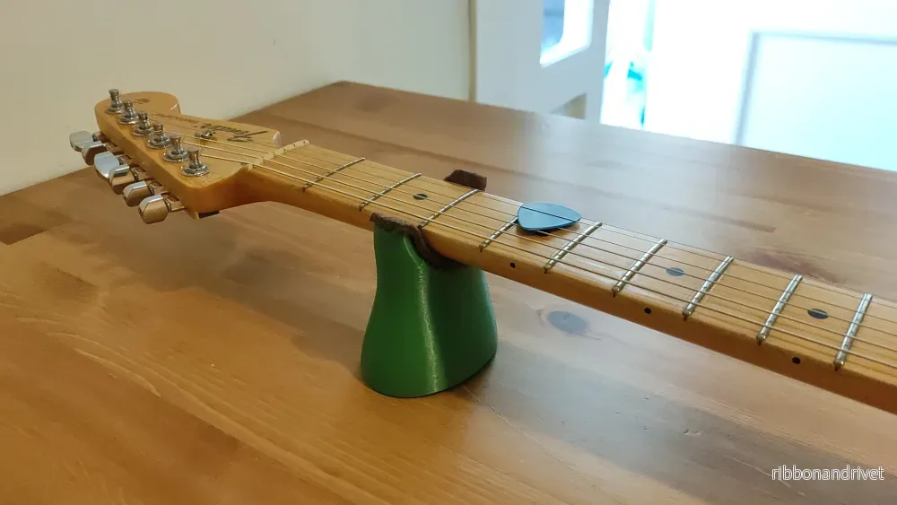 Ergonomiskt nackstöd för elgitarr (optimerat för Strat) Ergonomiskt nackstöd för elgitarr (optimerat för Strat)