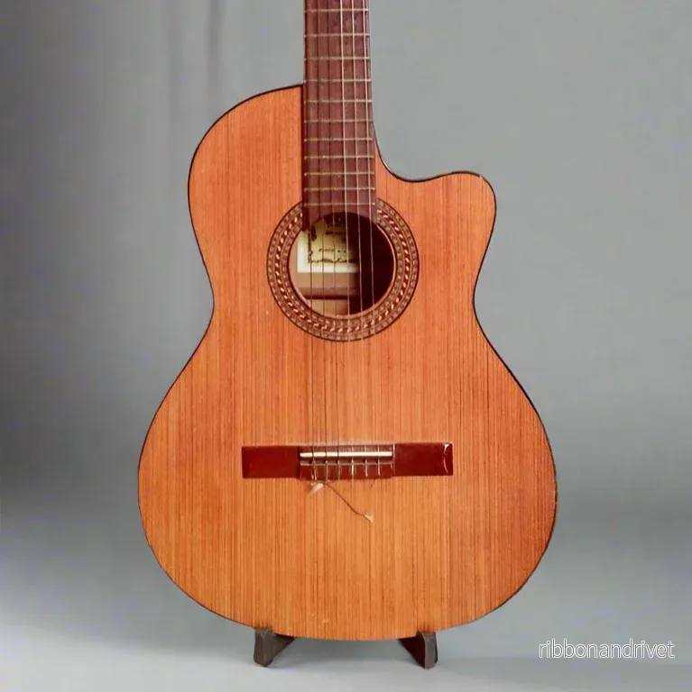 Stativ för akustisk gitarr Stativ för akustisk gitarr