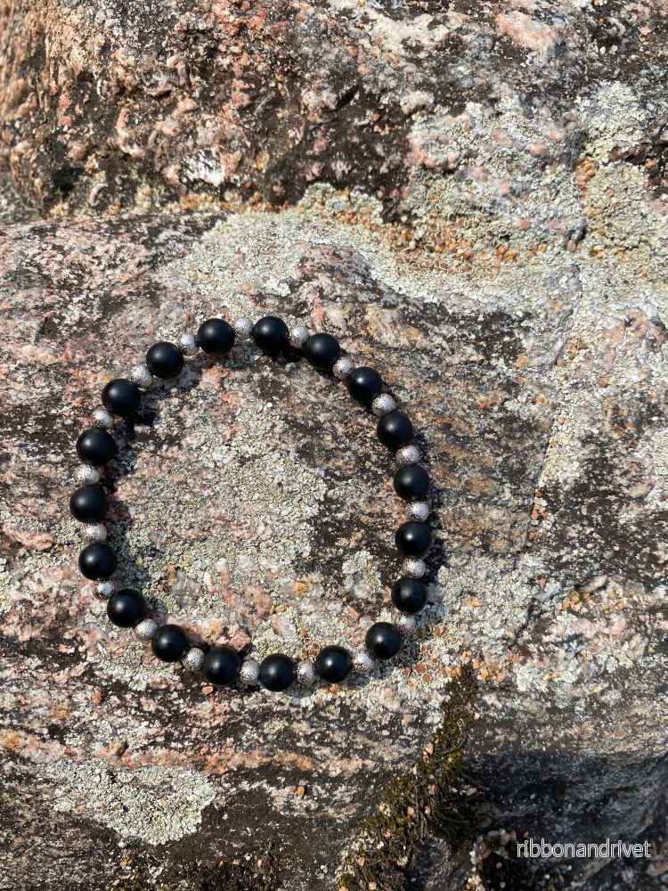 Mattsvart Agat med silverkulor Armband Mattsvart Agat med silverkulor Armband