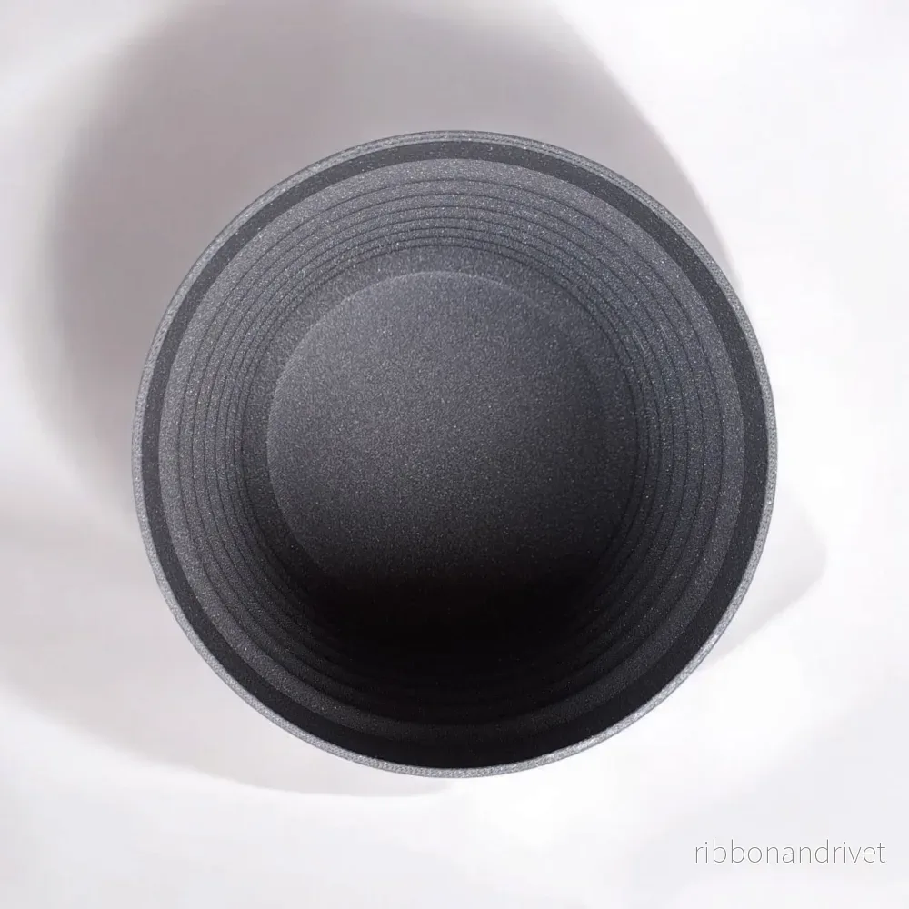 Modern RippleBloom-vas med vågformad design