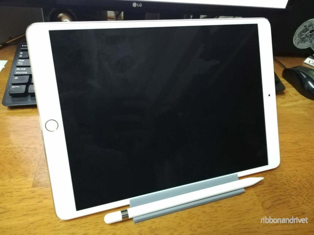Justerbart iPad Pro-stativ med integrerad Apple Pen-hållare