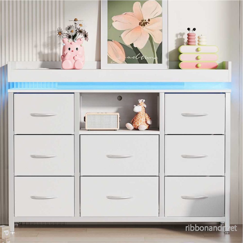 Yelenaro byrå med 8 tyglådor och LED-belysning – Skänk med eluttag och USB, modernt förvaringsskåp Yelenaro byrå med 8 tyglådor och LED-belysning – Skänk med eluttag och USB, modernt förvaringsskåp
