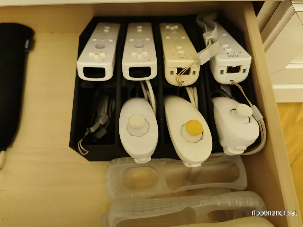 Wii-fjärrkontrollhållare – Organisera dina handkontroller Wii-fjärrkontrollhållare – Organisera dina handkontroller