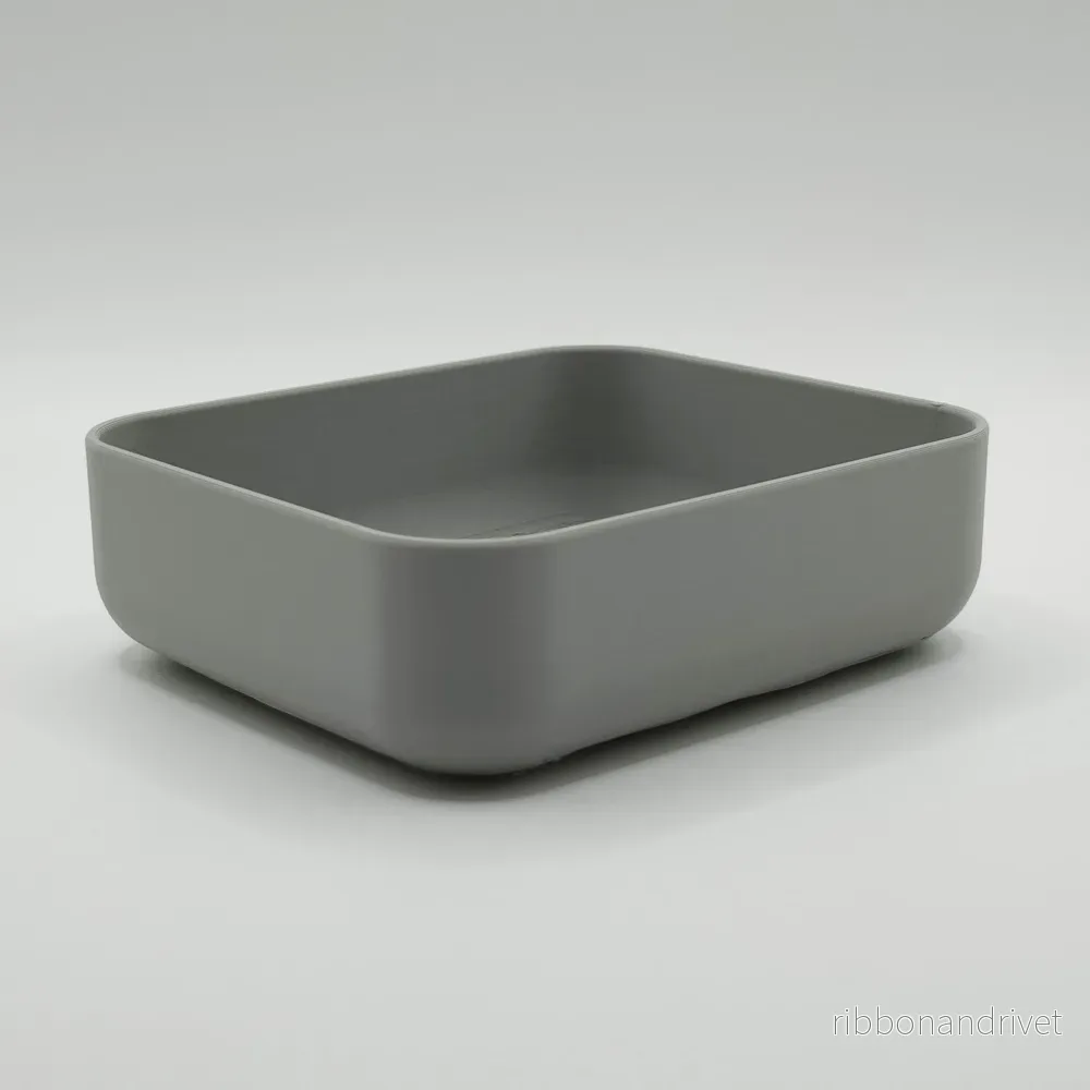 Minimalistisk kvadratisk skål med rundade hörn