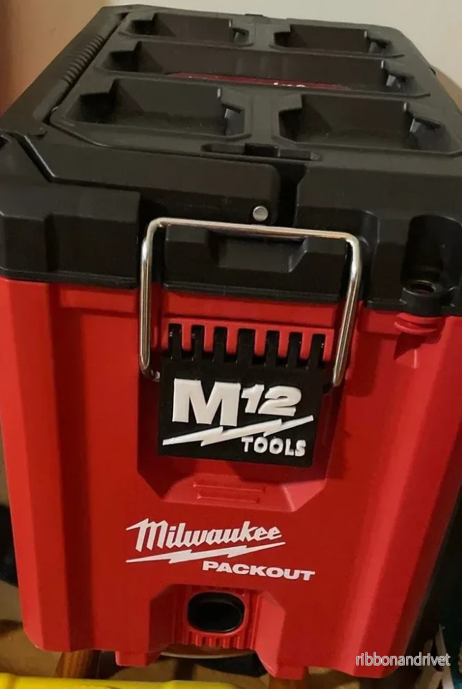 Milwaukee Packout-lås med M12-logotyp för kompakt verktygslåda Milwaukee Packout-lås med M12-logotyp för kompakt verktygslåda