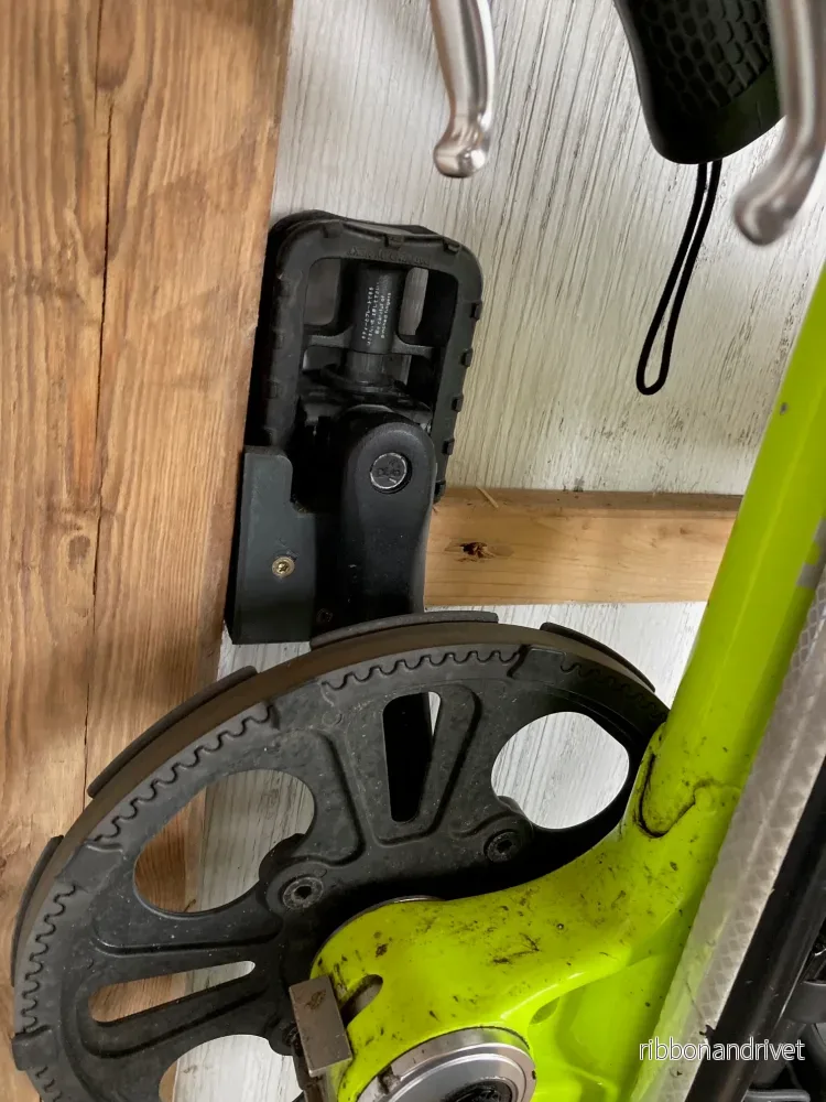 Strida väggfäste för hopfällbar cykel – Optimera din förvaring - Bild 3