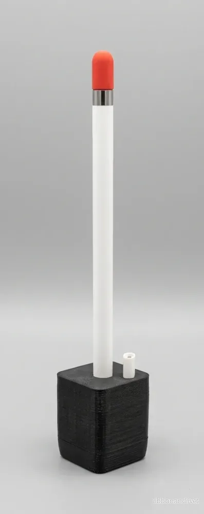 Apple Pencil-hållare med integrerad adapterförvaring