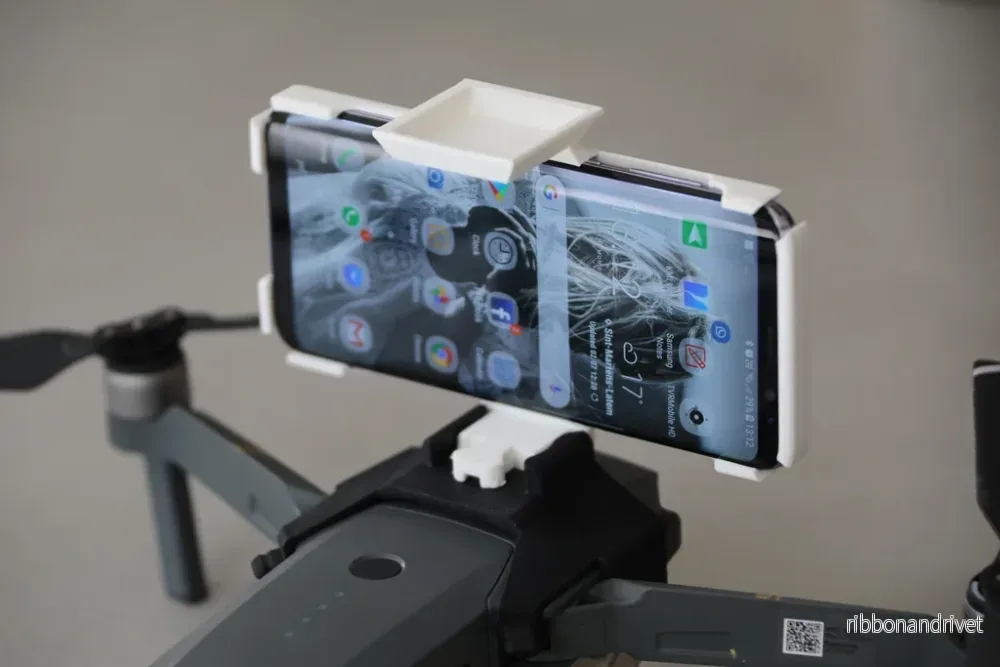 Samsung Galaxy S8+ skal med stativ och GoPro-fäste Samsung Galaxy S8+ skal med stativ och GoPro-fäste