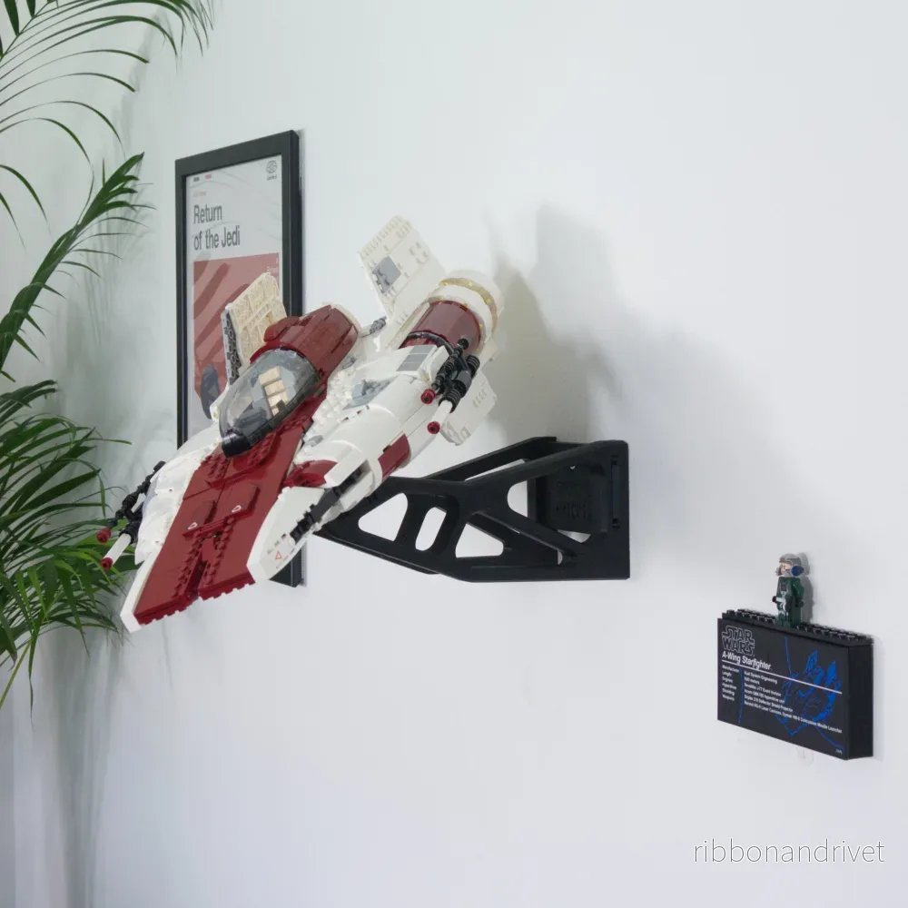 Justerbart väggfäste för UCS A-Wing 75275 Justerbart väggfäste för UCS A-Wing 75275