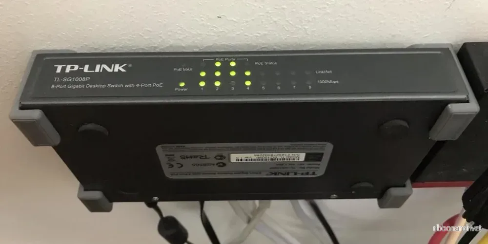 Väggfäste för TP-Link TL-SG1008