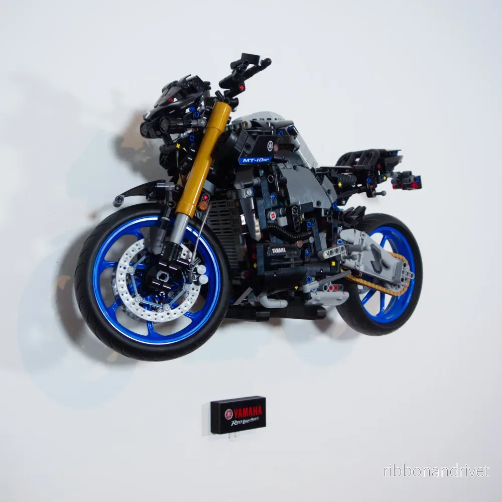 Väggfäste för LEGO Technic Yamaha MT-10 SP - Bild 3