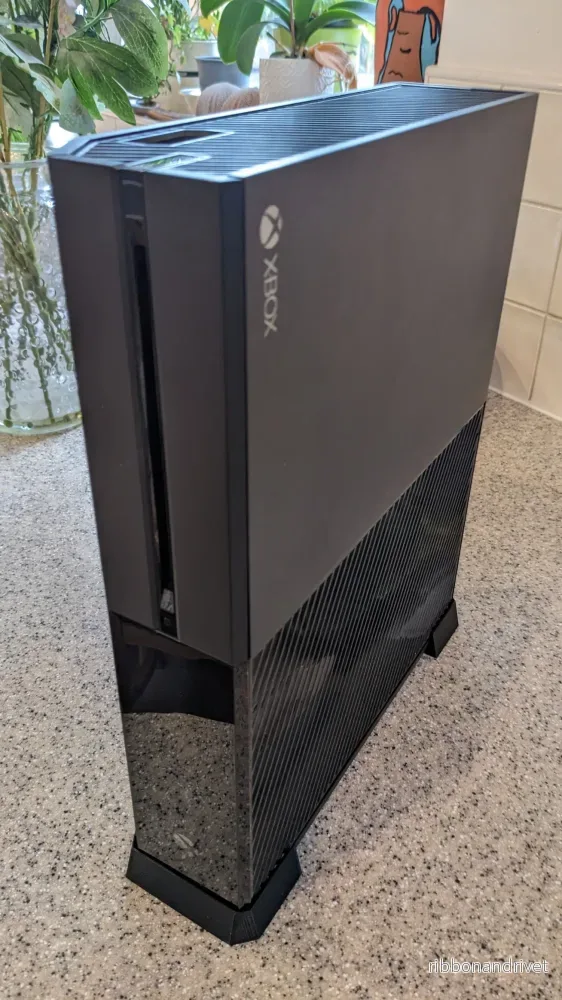 Vertikalt stativ för Xbox One