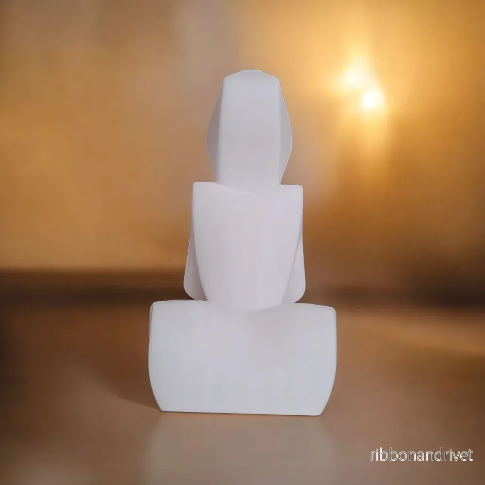 Minimalistisk skulptur av den tysta kvinnan