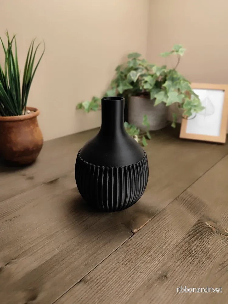 Modern halvribbad designvas till hemmet - Bild 2