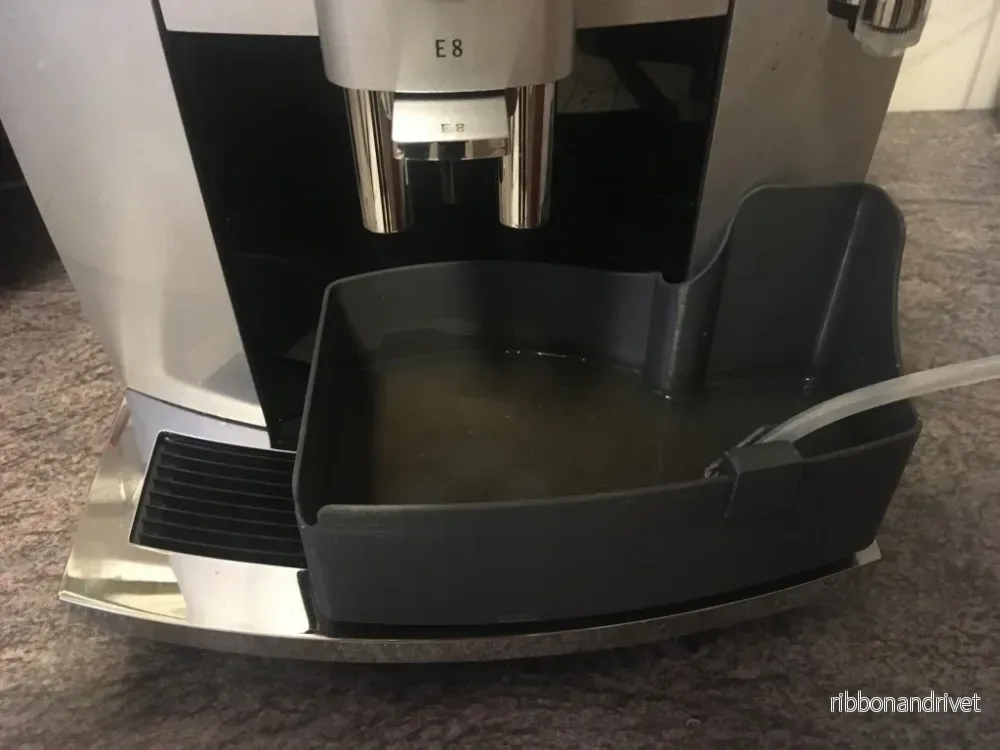 Jura E8 Droppbricka med Praktisk Slanghållare Jura E8 Droppbricka med Praktisk Slanghållare