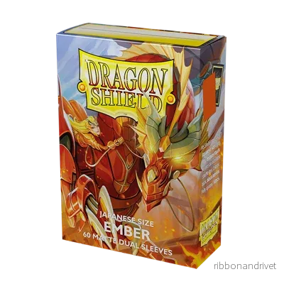 Dragon Shield Japansk Storlek Dual Matte Ärmar – Ember ’Alaria, Warrior Princess’ (60 Ärmar) Dragon Shield Japansk Storlek Dual Matte Ärmar – Ember ’Alaria, Warrior Princess’ (60 Ärmar)