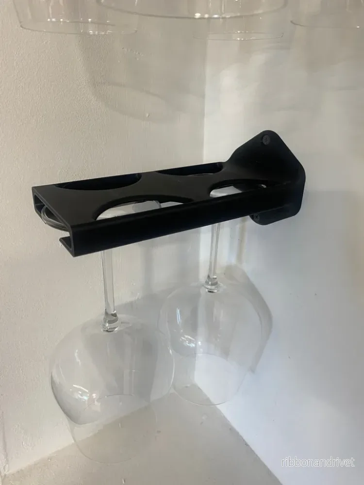Väggmonterad vinglashållare för 2 glas