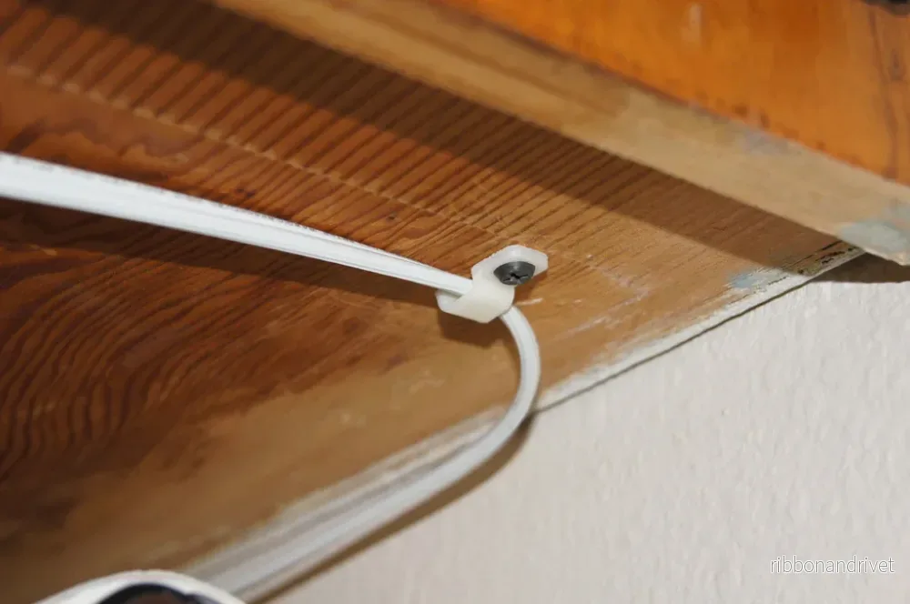 ZipCord-kabelhållare för effektiv kabelhantering ZipCord-kabelhållare för effektiv kabelhantering