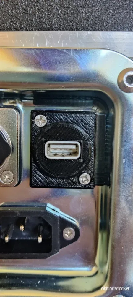 Neuterik USB-kabelhållare - Bild 3