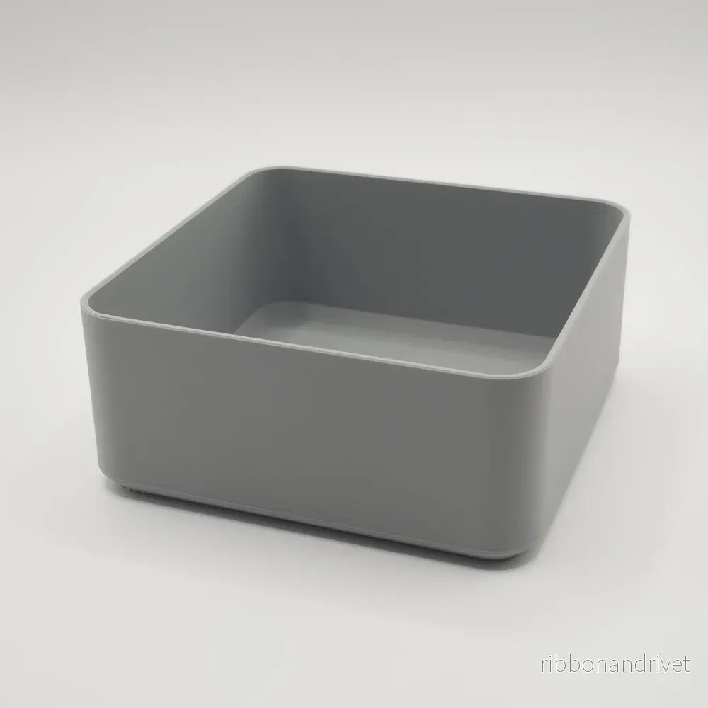 Kvadratisk minimalistisk skål för hemmets småsaker