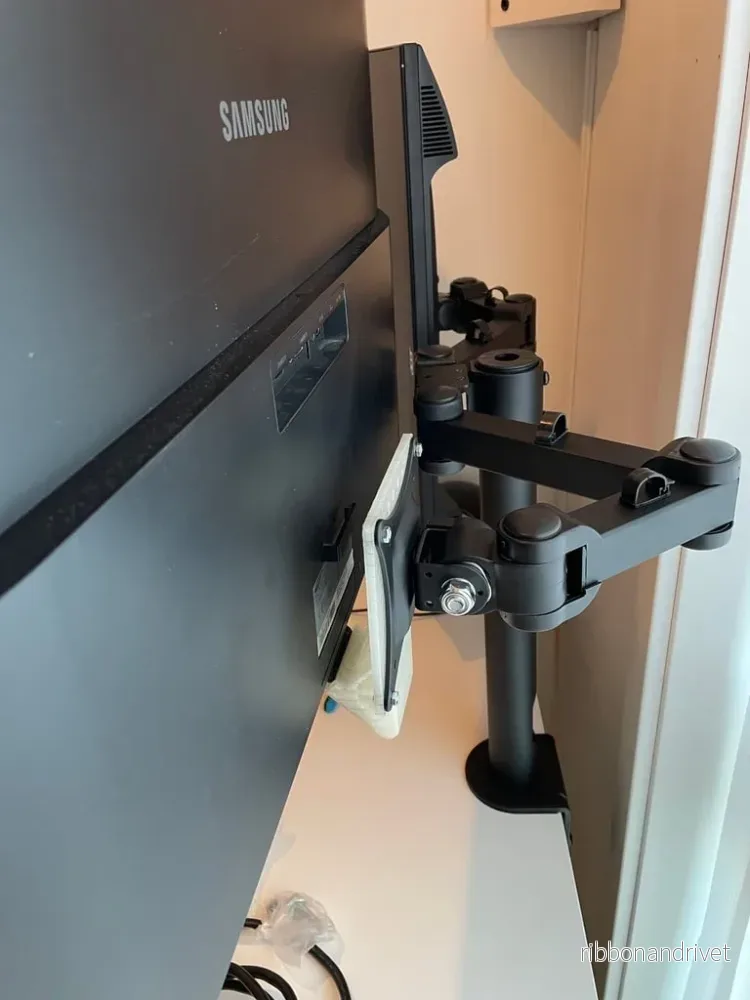 VESA-fäste för Samsung U28D590D-skärm – VESA 100