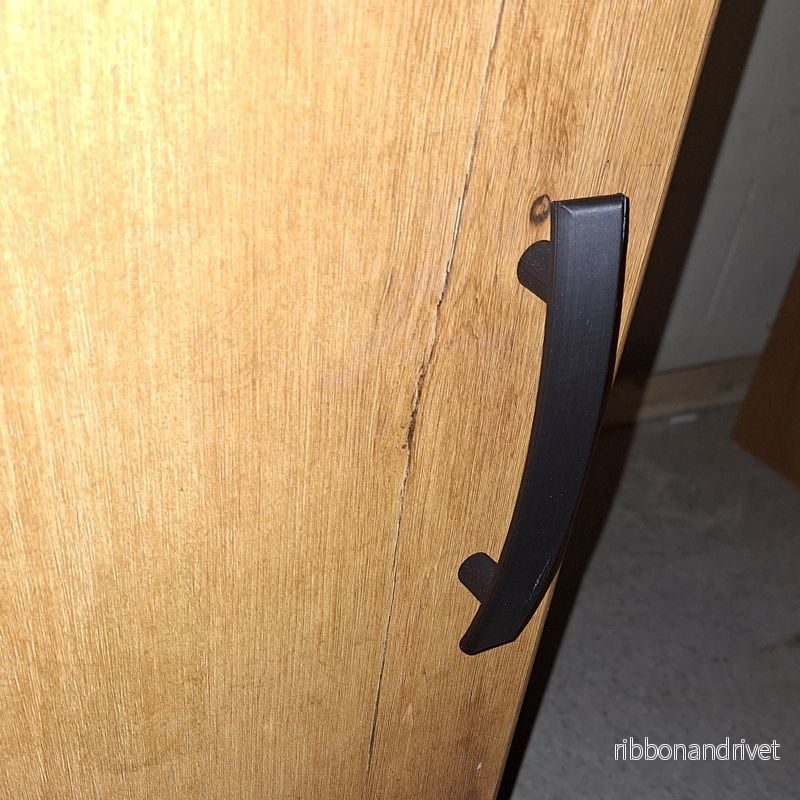 Stilrent böjt grepp för skåp och lådor - Bild 3