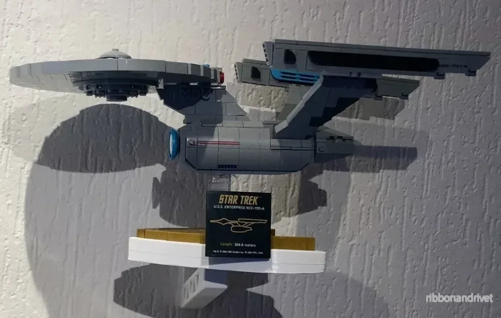 Väggfäste för BlueBrixx Star Trek-modeller