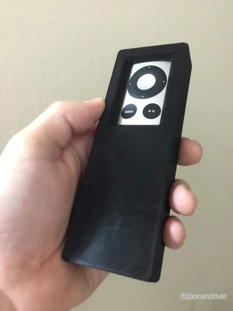 Större fodral och hållare för Apple TV-fjärrkontrollen