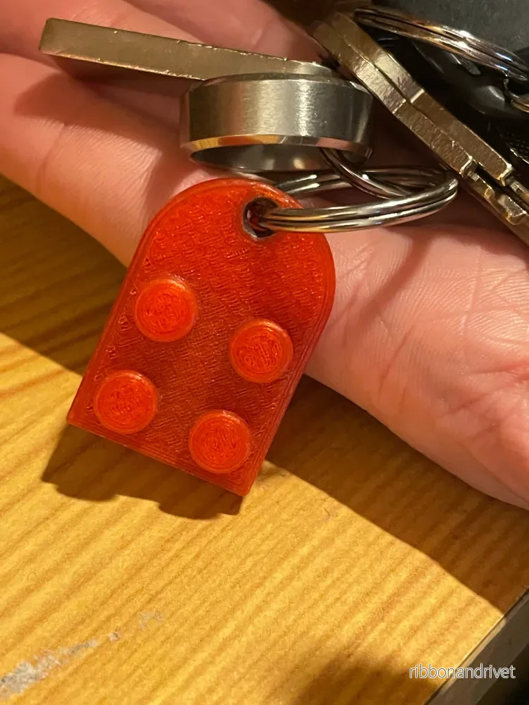 Hjärtnyckelring i LEGO-stil