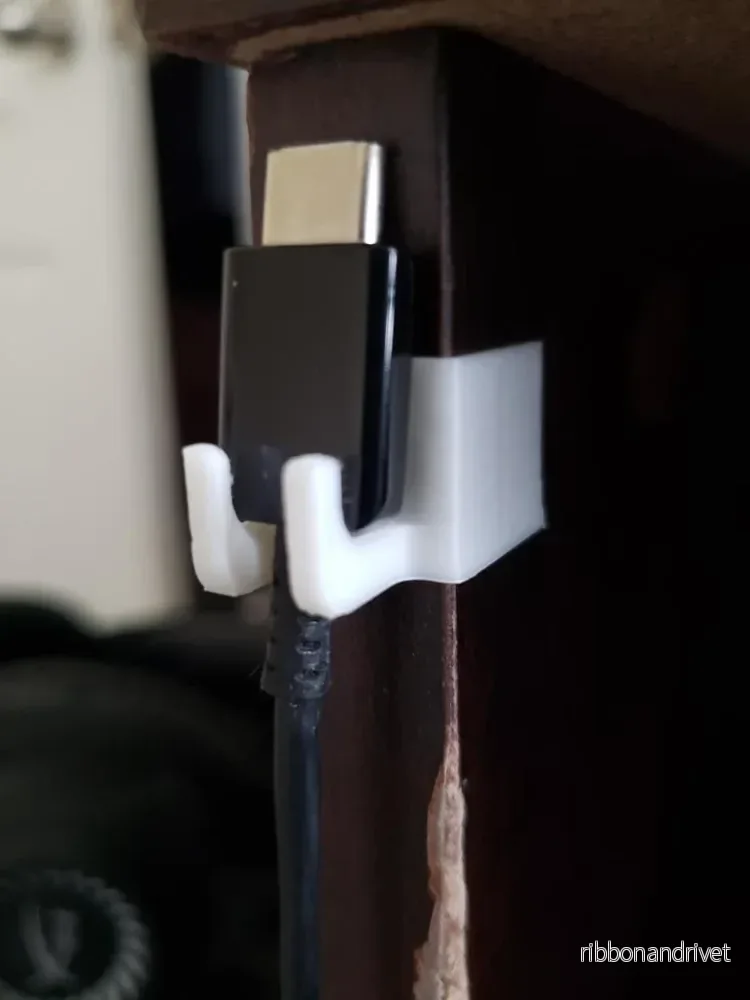 Skrivbordskabelhållare för Samsung USB-C-laddare – Klämdesign för 15,2 mm bordsben