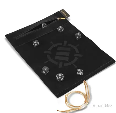 ENHANCE Roll on a Scroll™ Tärningsmatta & 7-delad Akryltärningsset Svart ENHANCE Roll on a Scroll™ Tärningsmatta & 7-delad Akryltärningsset Svart