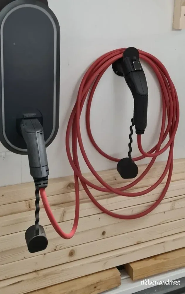 Väggmonterad kabelhållare av typ 2 för elbil Väggmonterad kabelhållare av typ 2 för elbil