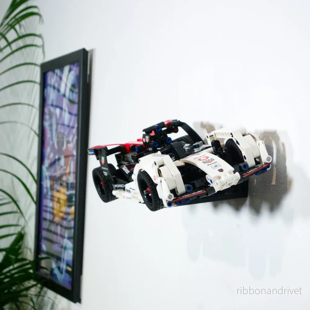 Väggfäste för Technic Formula E Porsche 99X