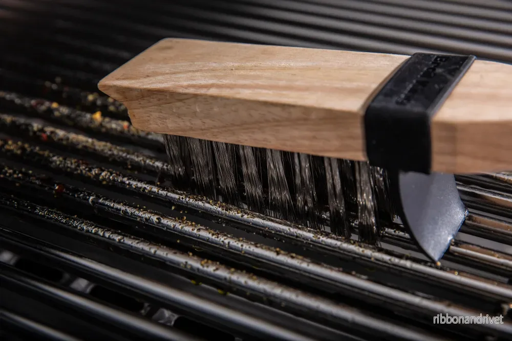 Grillborste XL med träskaft - Bild 3