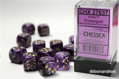 Chessex 16mm d6 Tärningar med Pips (12 Tärningar) – Vortex Lila med Guld Chessex 16mm d6 Tärningar med Pips (12 Tärningar) – Vortex Lila med Guld