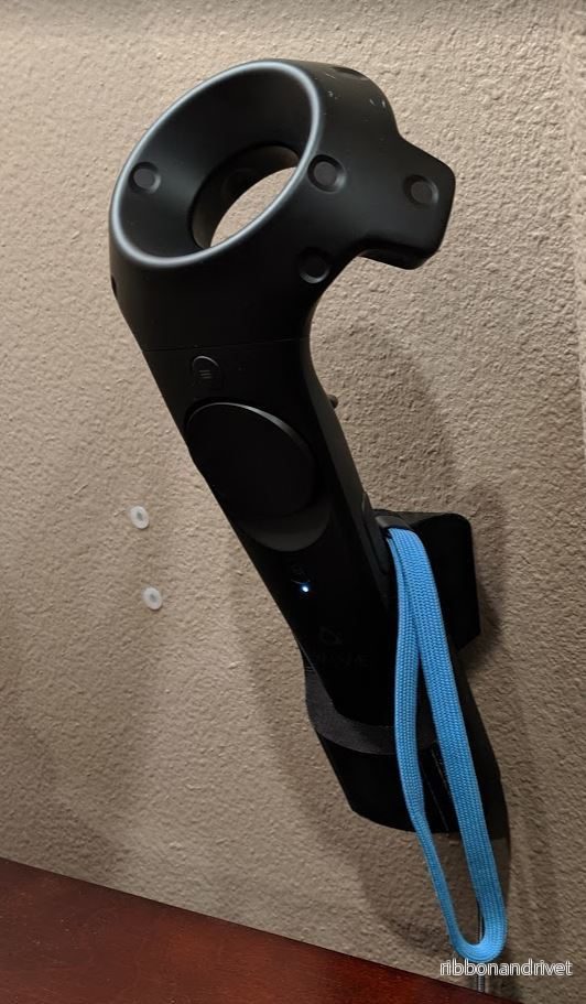 HTC Vive Väggmonterad Handkontrollhållare med Laddningsfunktion - Bild 3
