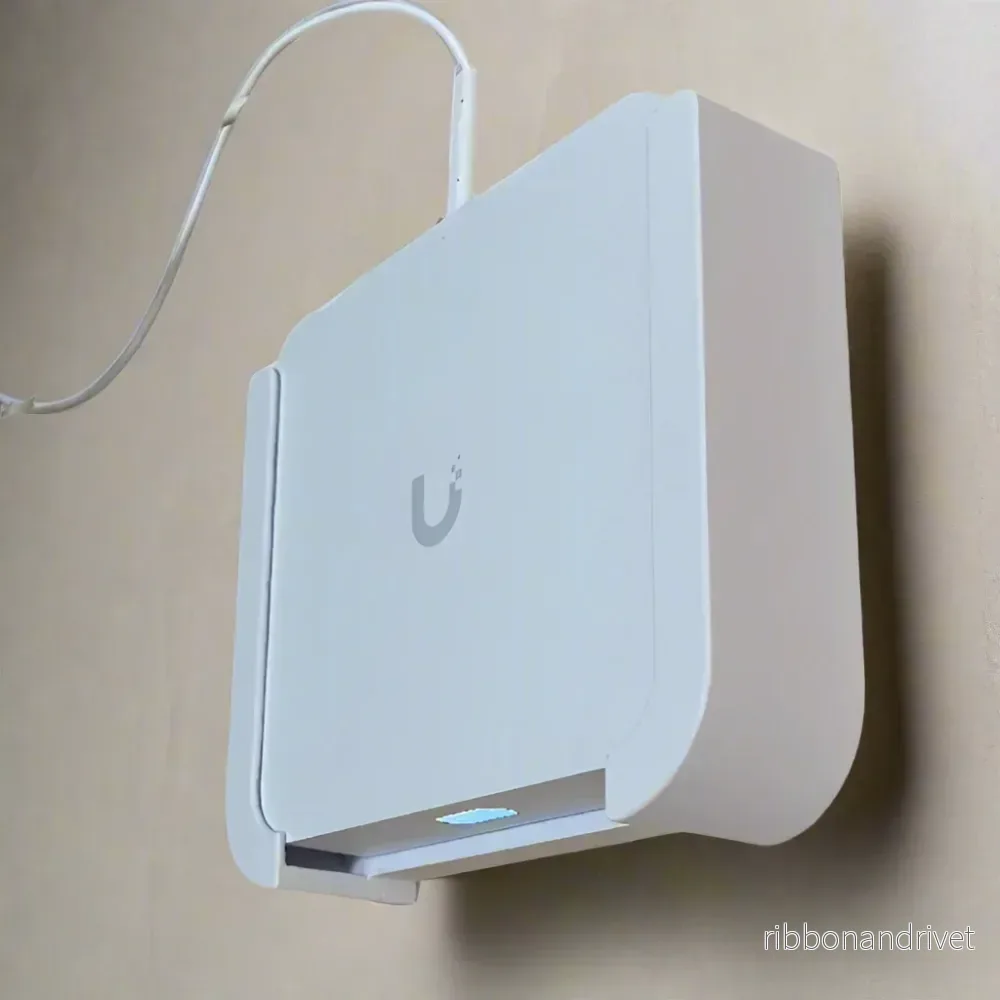 Väggfäste för Unifi Cloud Gateway Ultra (UCG-Ultra & UCG-Max) Väggfäste för Unifi Cloud Gateway Ultra (UCG-Ultra & UCG-Max)