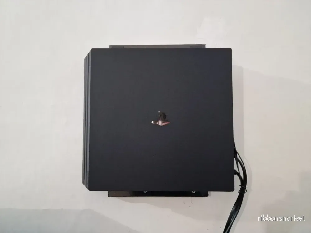 Väggfäste för PlayStation 4 Pro Väggfäste för PlayStation 4 Pro