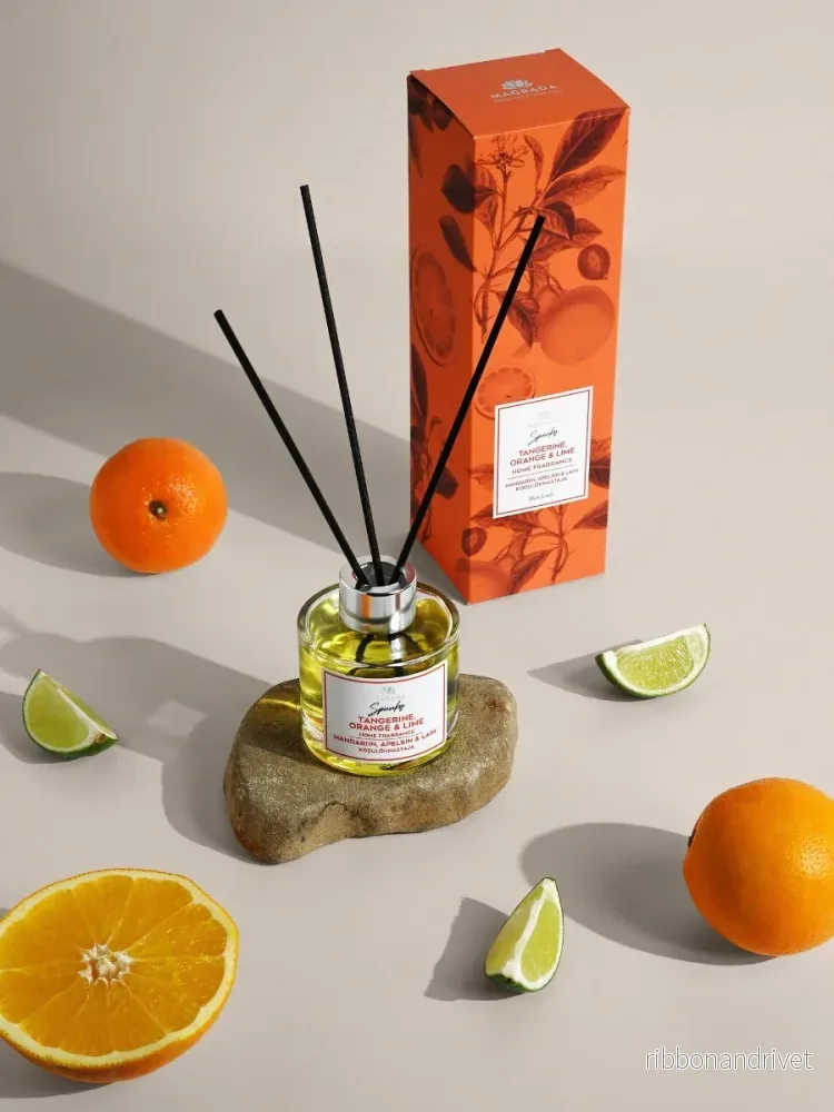 Handgjorda doftpinnar ’Spunky’ – Mandarin, Apelsin, Lime, 100 ml Handgjorda doftpinnar ’Spunky’ – Mandarin, Apelsin, Lime, 100 ml