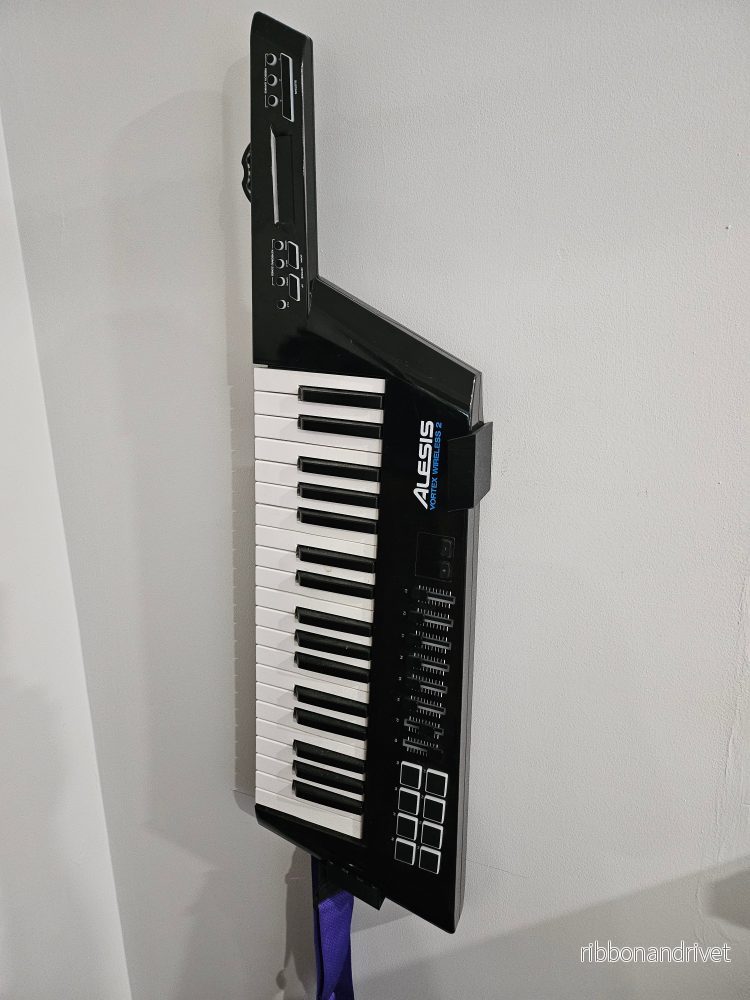 Alesis Vortex 2 trådlöst väggfäste för keytar med dongelhållare (2 stycken) - Bild 2