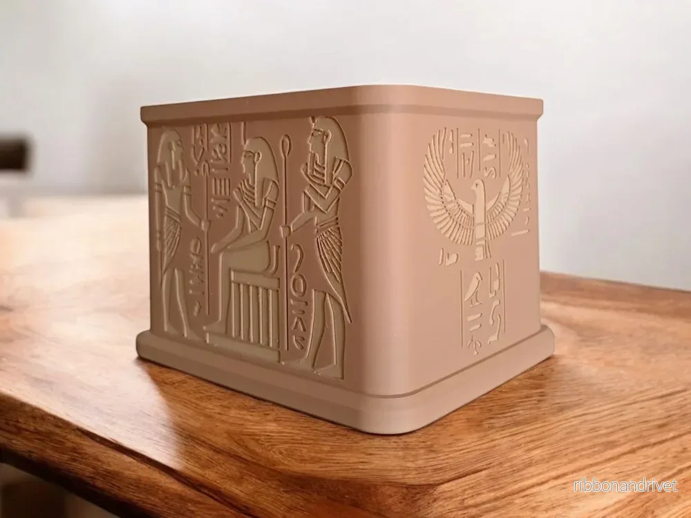 Egyptisk Tutankhamon skulptur och vas