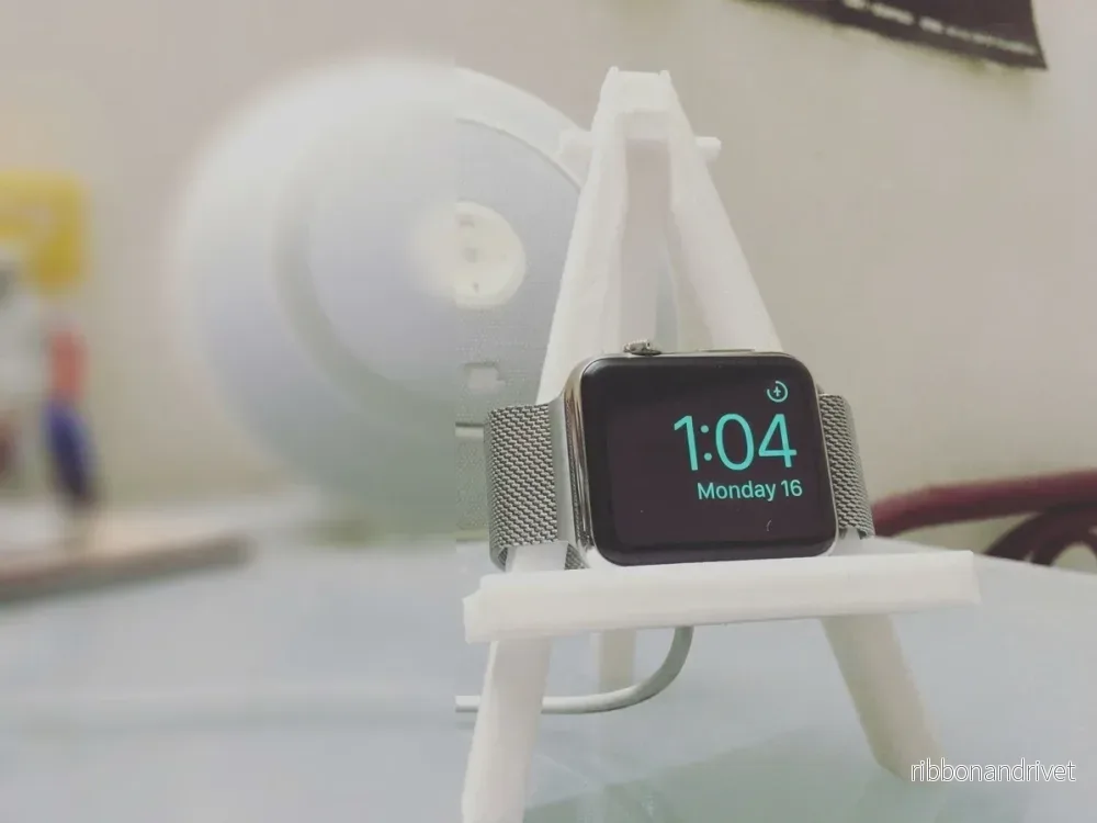 Staffli Apple Watch-ställ (EWS-01) – Bärbart laddningsställ Staffli Apple Watch-ställ (EWS-01) – Bärbart laddningsställ