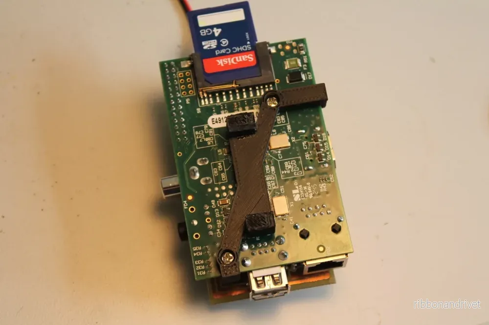 DIN-skenefäste för Raspberry Pi Model B