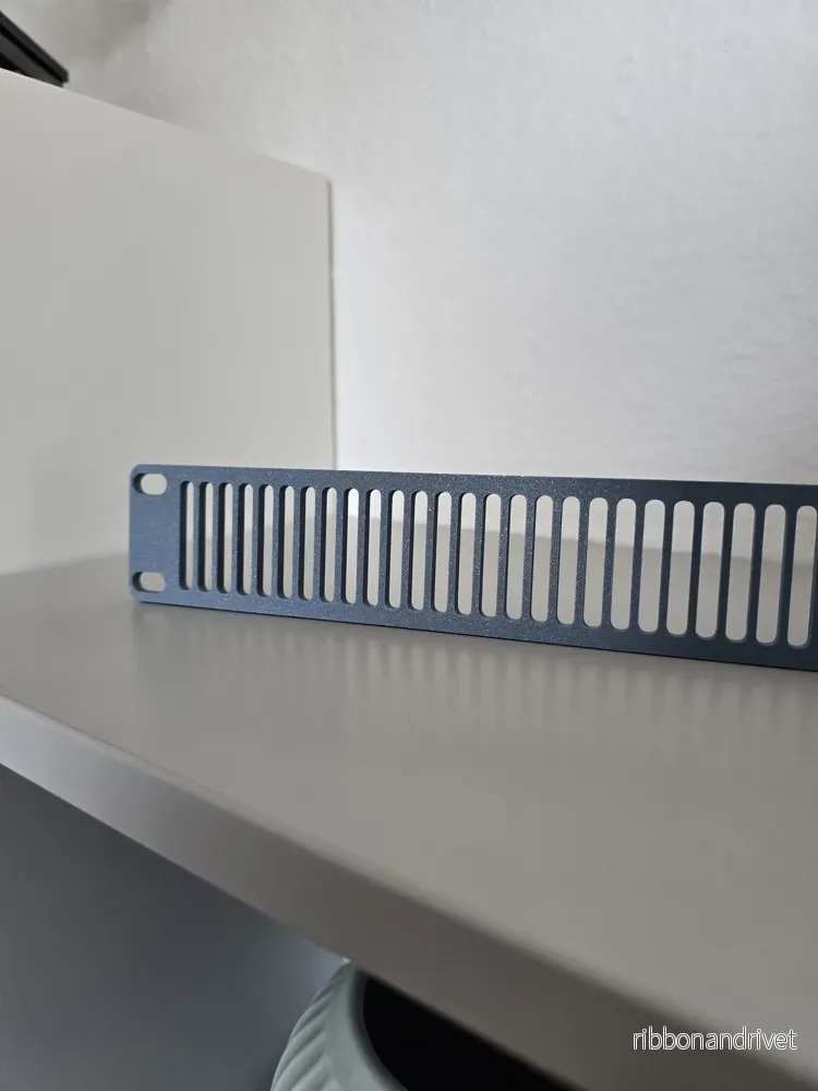 1U Blindpanel för 10-tums Rackskåp - Bild 2