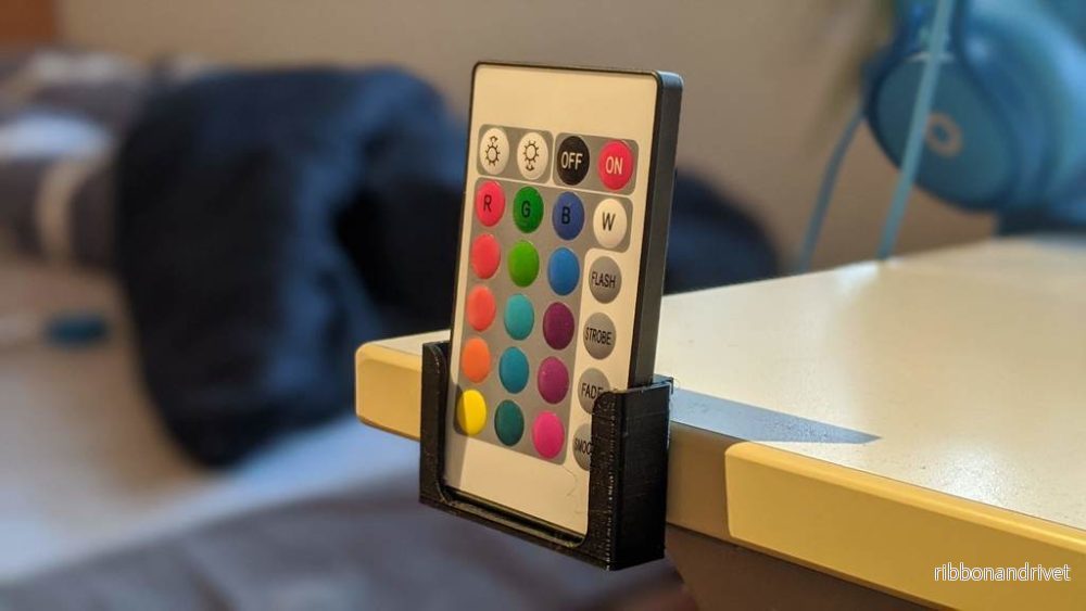Praktisk hållare för RGB-fjärrkontroll
